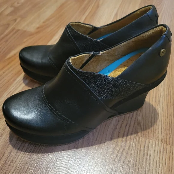 MOZO Divine Platform Wedge Black Leather Pump, 9.5 - Picture 3 of 8